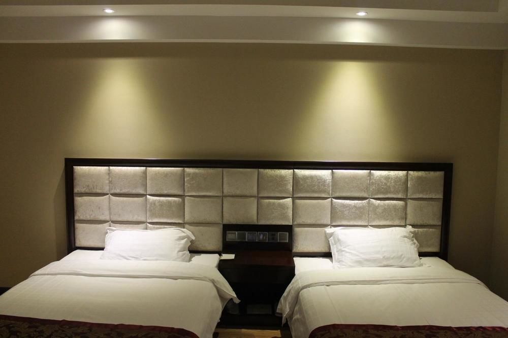 Weishi International Hotel Qing Zhou エクステリア 写真