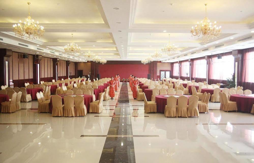 Weishi International Hotel Qing Zhou エクステリア 写真