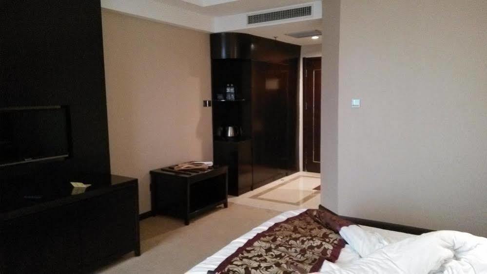 Weishi International Hotel Qing Zhou エクステリア 写真